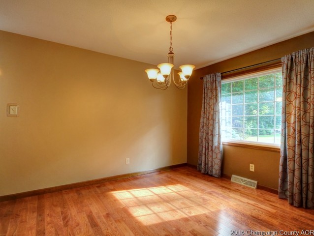 301 N Sangamon St, Bement, IL 61813 photo 7