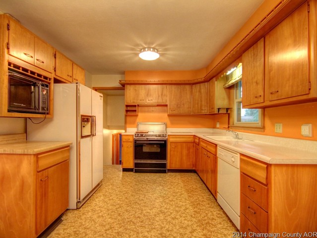 300 Phillips Dr, Rantoul, IL 61866 photo 4