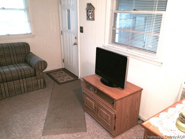 105 W Main, Sidney, IL 61877 photo 16