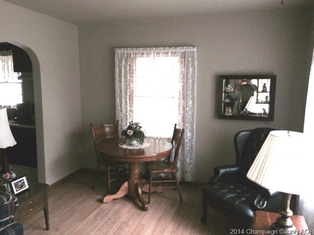 105 W Main, Sidney, IL 61877 photo 4