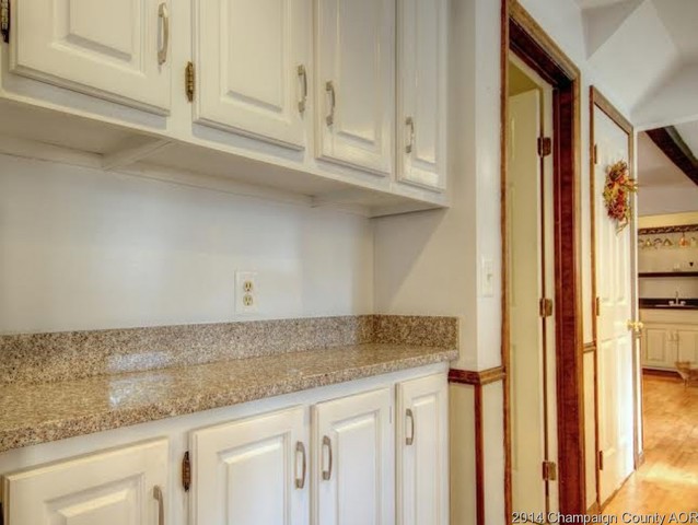 808 Devonshire, Champaign, IL 61820 photo 8