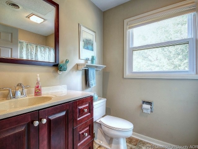808 Devonshire, Champaign, IL 61820 photo 12