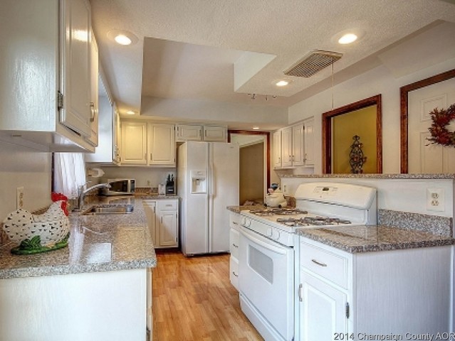 808 Devonshire, Champaign, IL 61820 photo 6