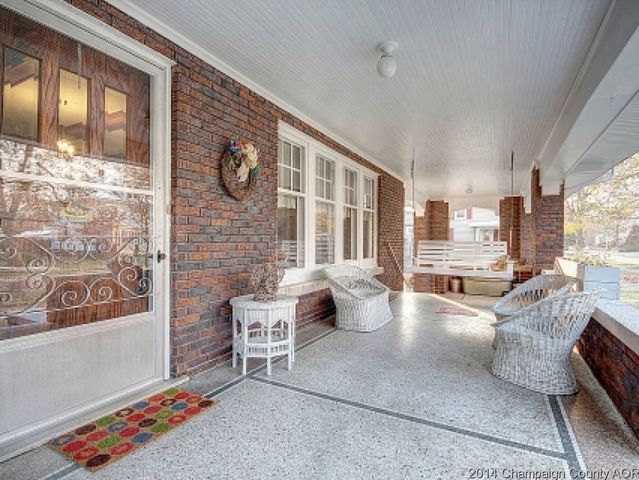 305 E Scott St, Tuscola, IL 61953 photo 2
