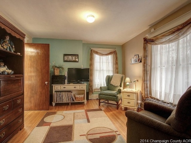 305 E Scott St, Tuscola, IL 61953 photo 9