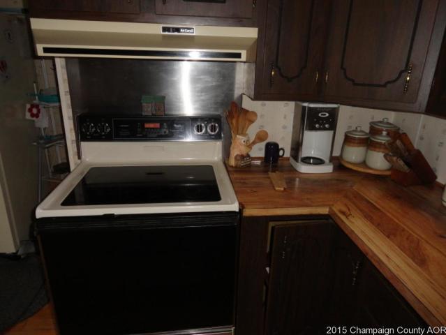 1702 Sangamon Dr, Champaign, IL 61821 photo 5