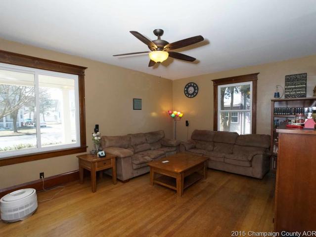 325 E Pells, Paxton, IL 60957 photo 4