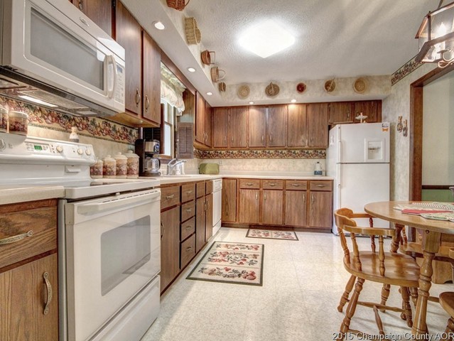2004 Bittersweet Dr, Champaign, IL 61821 photo 8
