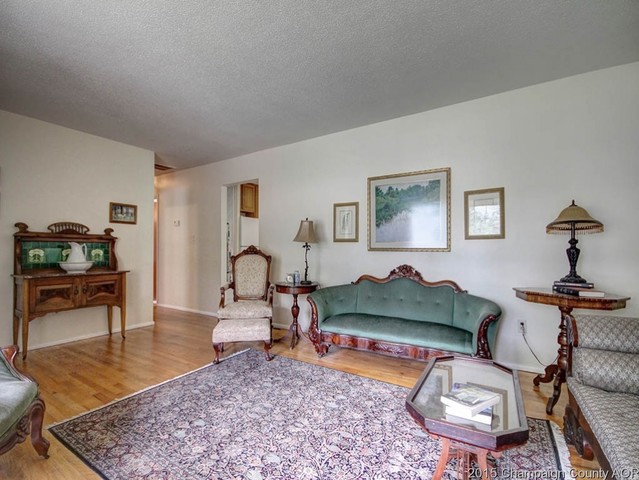 1808 S Crescent Dr, Champaign, IL 61821 photo 9