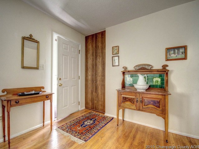 1808 S Crescent Dr, Champaign, IL 61821 photo 7