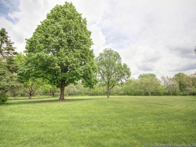 1808 S Crescent Dr, Champaign, IL 61821 photo 6
