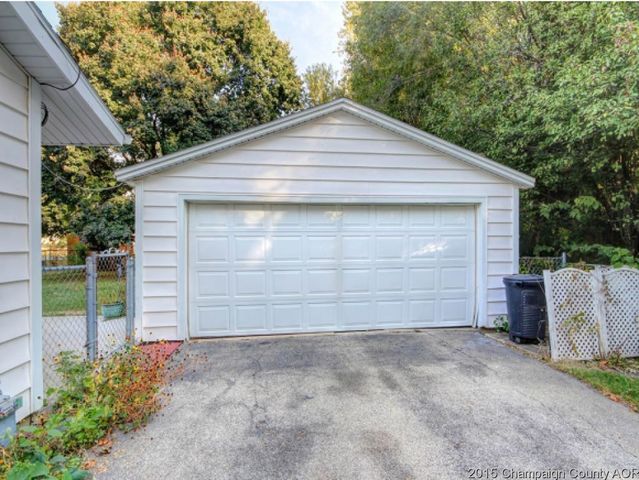2010 Sangamon Dr, Champaign, IL 61821 photo 4