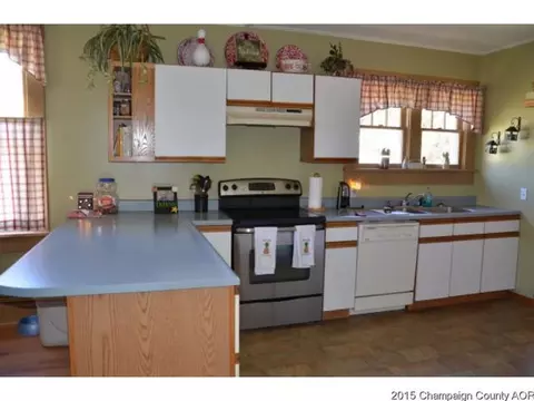 209 E Logan, Arthur, IL 61911 photo 6