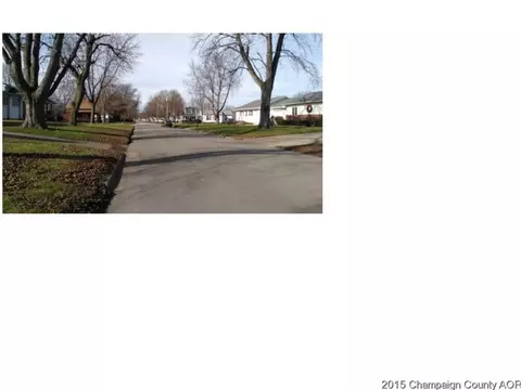 425 E Patton St, Paxton, IL 60957 photo 3