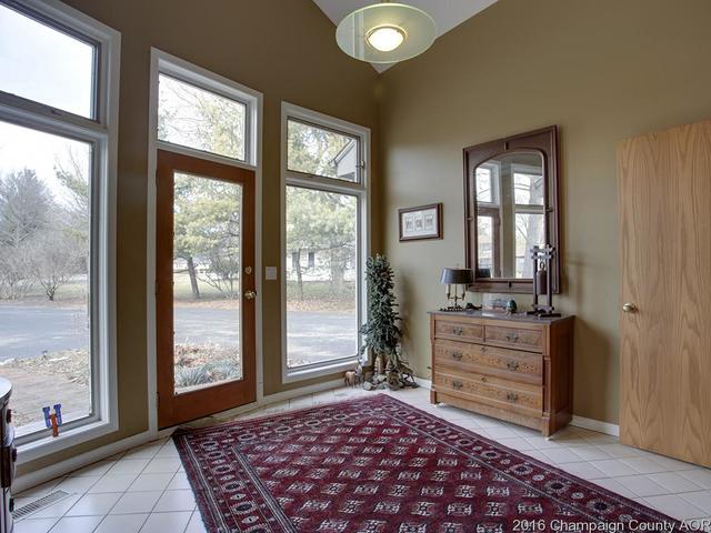 44 Greencroft Dr, Champaign, IL 61821 photo 2