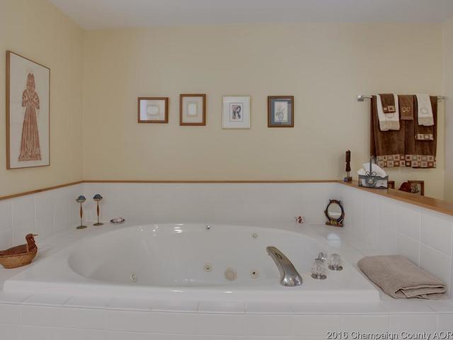 44 Greencroft Dr, Champaign, IL 61821 photo 12