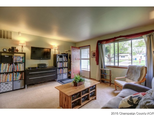 1505 Comanche Dr, Champaign, IL 61821 photo 5