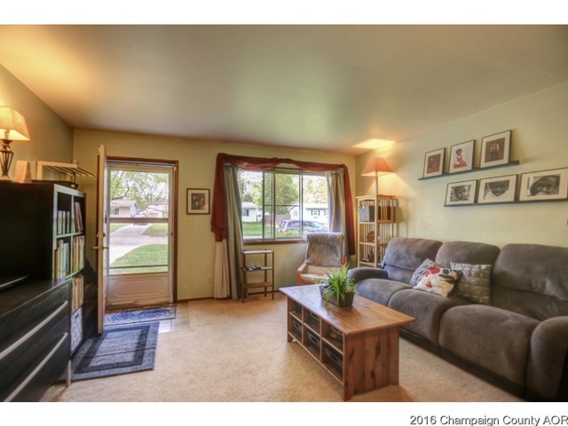 1505 Comanche Dr, Champaign, IL 61821 photo 4