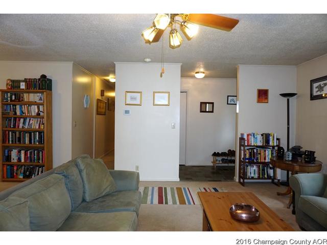 2106 Robert Dr, Champaign, IL 61821 photo 9