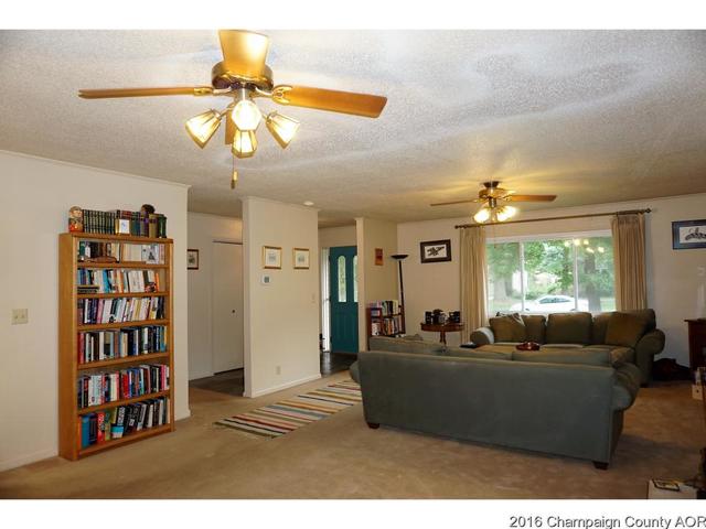 2106 Robert Dr, Champaign, IL 61821 photo 8