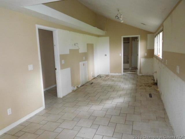 1212 Windsor Rd, Champaign, IL 61821 photo 4