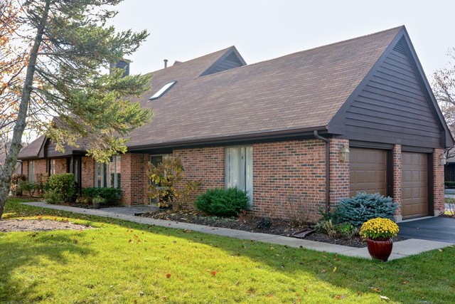4127 Picardy Dr, Northbrook, IL 60062 photo 1