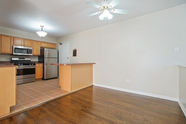 8924 Kenneth Dr #2E, Des Plaines, IL 60016 photo 4