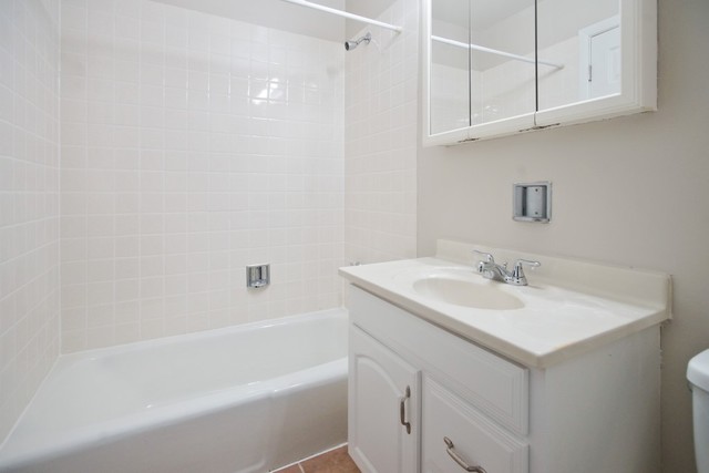 8924 Kenneth Dr #2E, Des Plaines, IL 60016 photo 6
