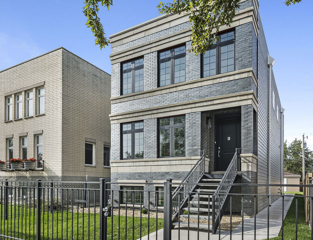 4626 S Champlain Ave, Chicago, IL 60653 photo 1