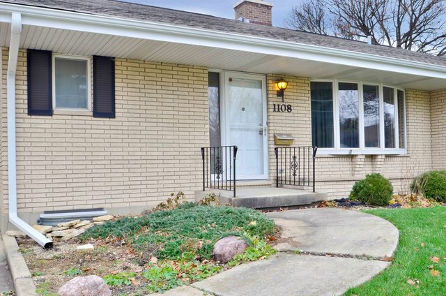 1108 Cedar Ave, Elgin, IL 60120 photo 2