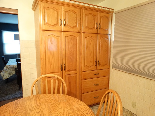 413 E Division St, Lockport, IL 60441 photo 7