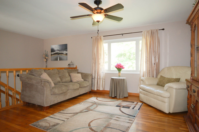 1340 Gentry Rd, Hoffman Estates, IL 60169 photo 2