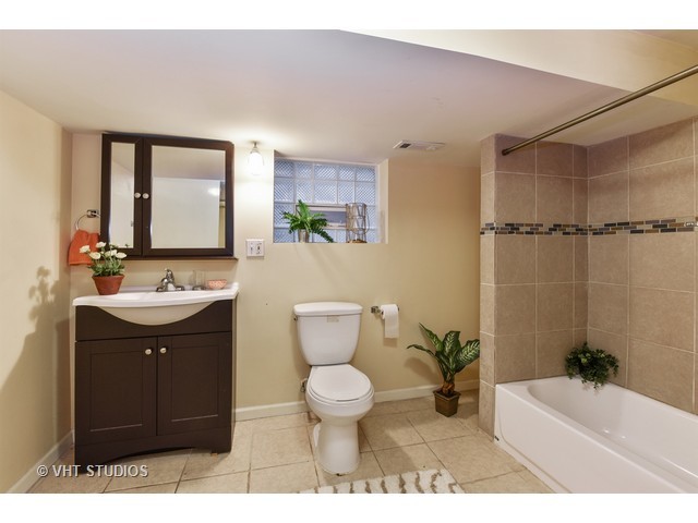1625 E 74th Pl, Chicago, IL 60649 photo 7