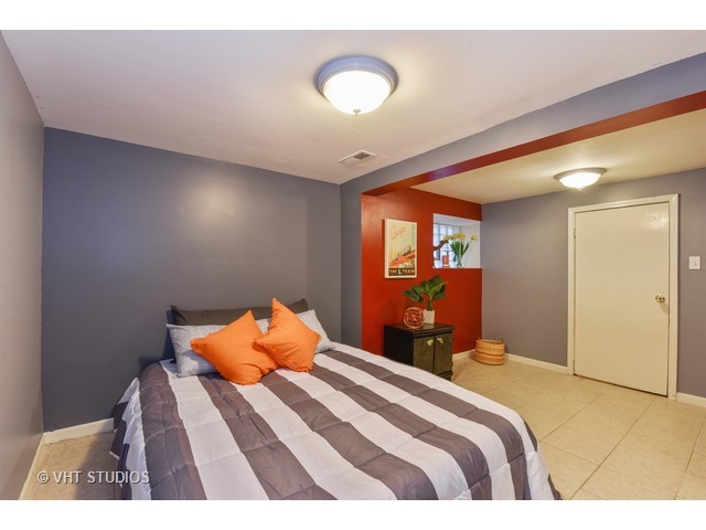 1625 E 74th Pl, Chicago, IL 60649 photo 6