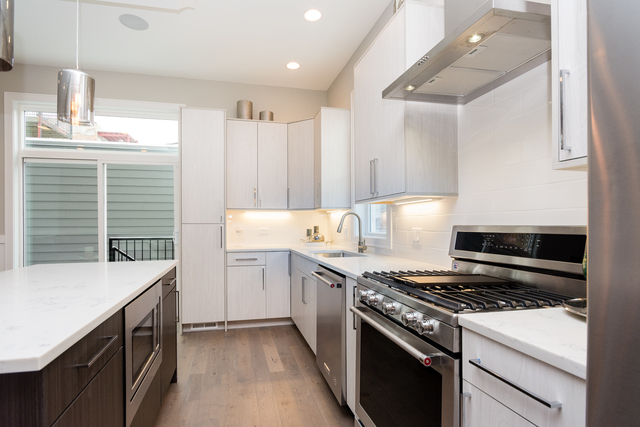 1025 E 43rd St, Chicago, IL 60653 photo 8