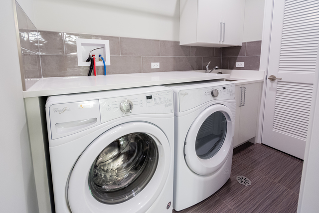 1025 E 43rd St, Chicago, IL 60653 photo 24