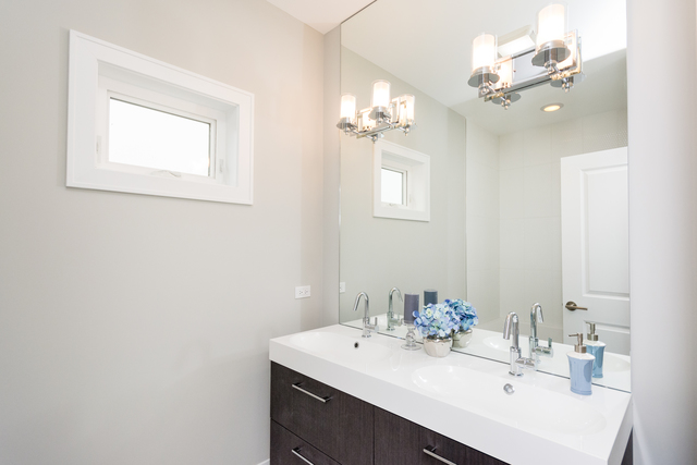 1025 E 43rd St, Chicago, IL 60653 photo 18