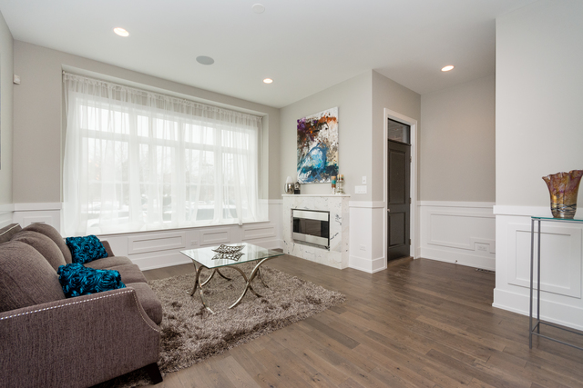 1025 E 43rd St, Chicago, IL 60653 photo 2