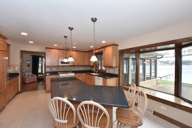 2407 Fairview Ave, Johnsburg, IL 60051 photo 4