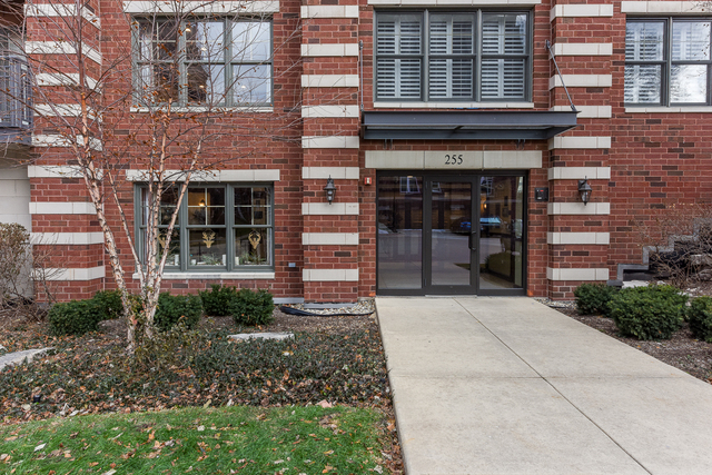 255 E Liberty Dr #504-2, Wheaton, IL 60187 photo 2