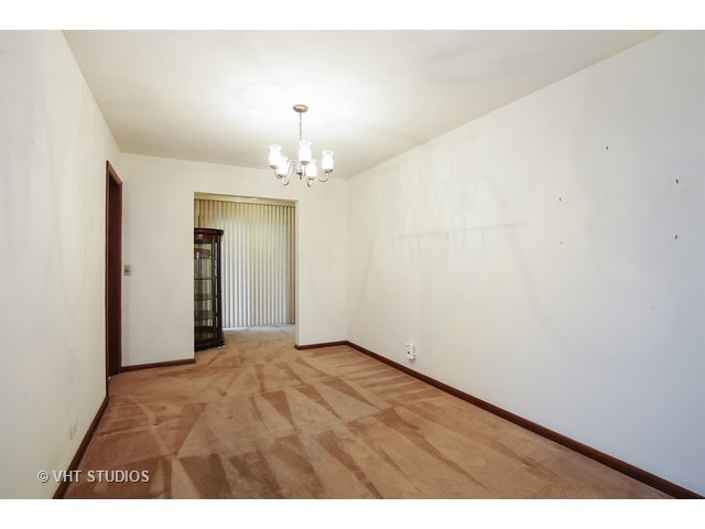 615 Addison St, Elgin, IL 60120 photo 4