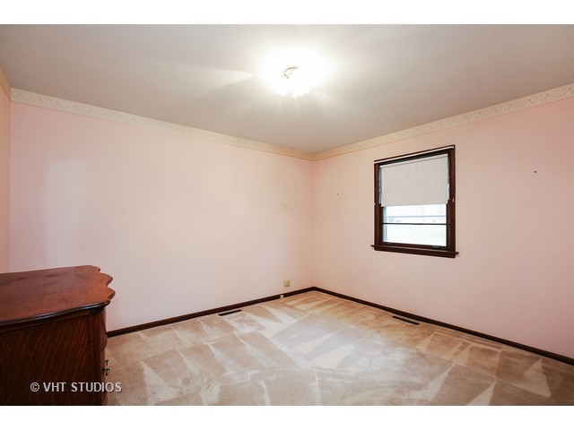 615 Addison St, Elgin, IL 60120 photo 5