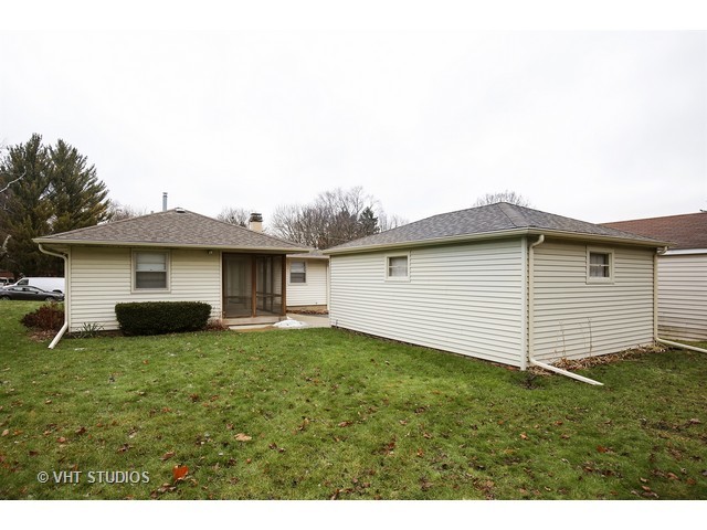 615 Addison St, Elgin, IL 60120 photo 10