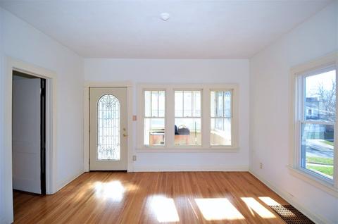 328 E 8th St, Lockport, IL 60441 photo 2