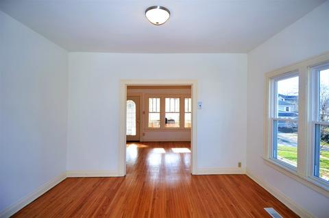 328 E 8th St, Lockport, IL 60441 photo 3