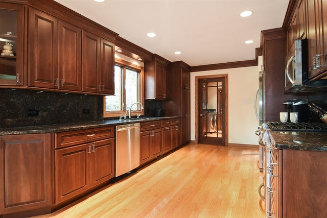 8617 Heather Dr, Burr Ridge, IL 60527 photo 9