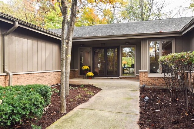 8617 Heather Dr, Burr Ridge, IL 60527 photo 3