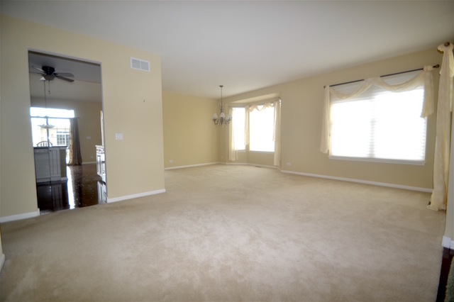 1149 Heathrow Ct, Aurora, IL 60502 photo 3