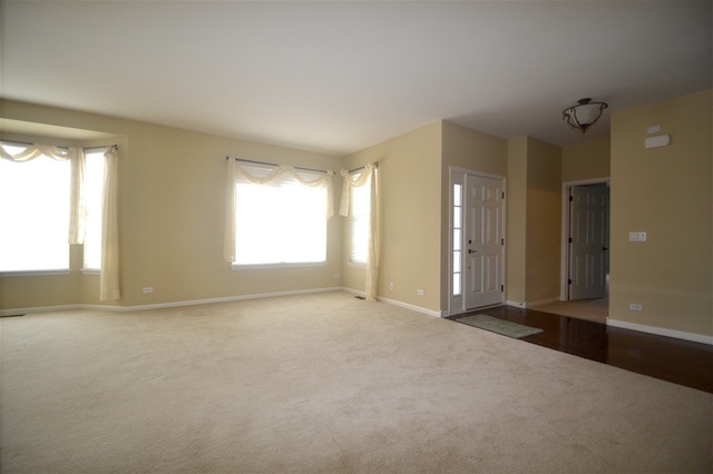 1149 Heathrow Ct, Aurora, IL 60502 photo 4