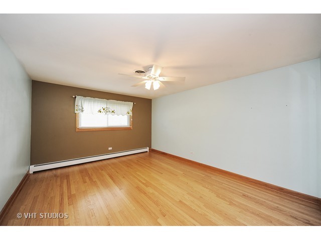 1086 Crimson Dr, Wheeling, IL 60090 photo 12